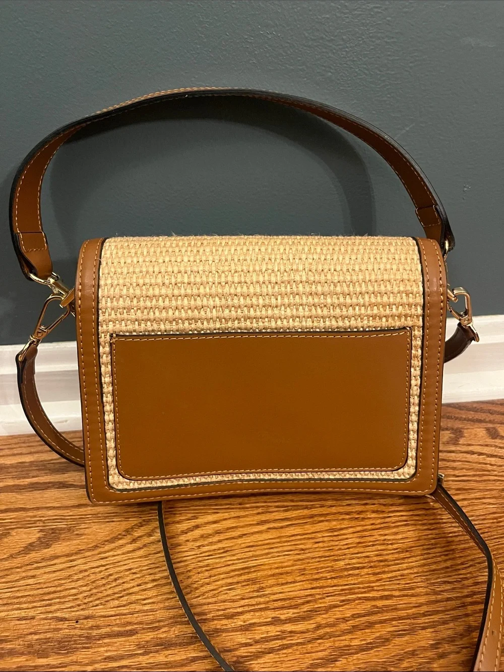 Roberta Rossi Leather Crossbody Handbag - Picture 3 of 9